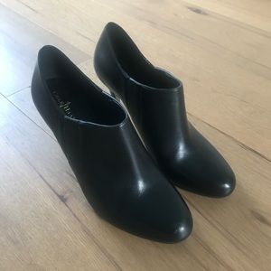 Cole Haan Cheyanne Heeled Black Leather Bootie. Size 8.5
